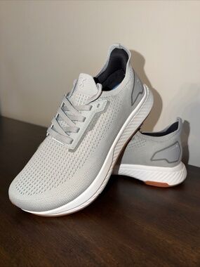 Flux Adapt Waterproof Runner Gray Athletic Sneakers Mens 7.5 Womens 9 NWOT $140